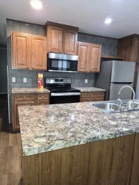 2017 CMH Manufacturing Inc 52HOU16723AH18 Manufactured Home