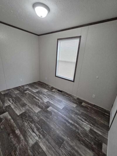 Photo 5 of 14 of home located at 8701 NE 107th Pl #158 Kansas City, MO 64157