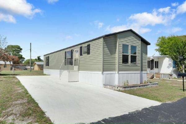 2025 Legacy Housing FG-H-1656-21FKA Manufactured Home