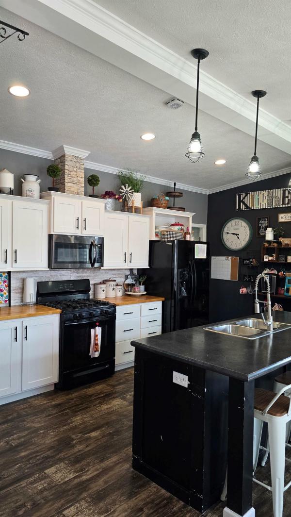 2019 Colony 28 DT138-A    Home