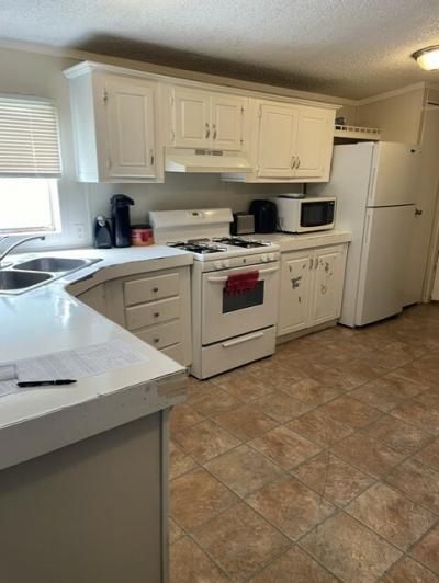 Photo 4 of 12 of home located at 22036 Lafons Ln #463 Romulus, MI 48174