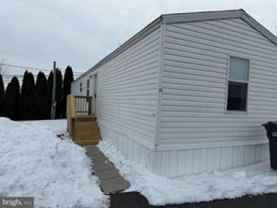Mobile Home at 29 Hilltop Ave Akron, PA 17501