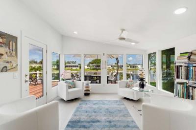 Photo 4 of 21 of home located at 635 Grizzly Bear Road Naples, FL 34113