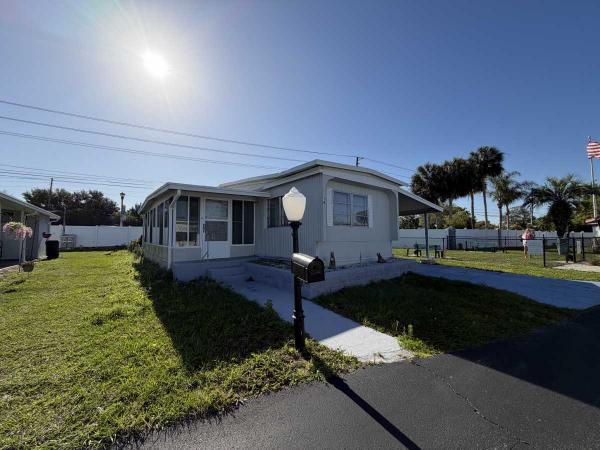 Photo 1 of 2 of home located at 19 Ramada Dr Deland, FL 32724