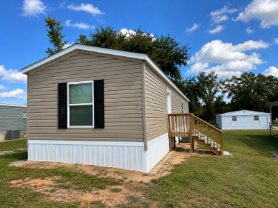 Photo 4 of 5 of home located at 8535 Mathews Rd Lakeland, FL 33809
