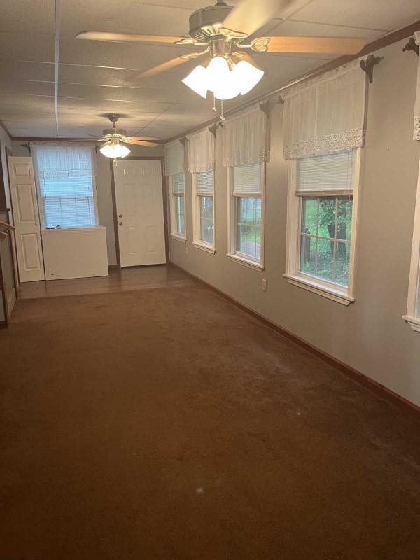 1988 Oakwood Mobile Home