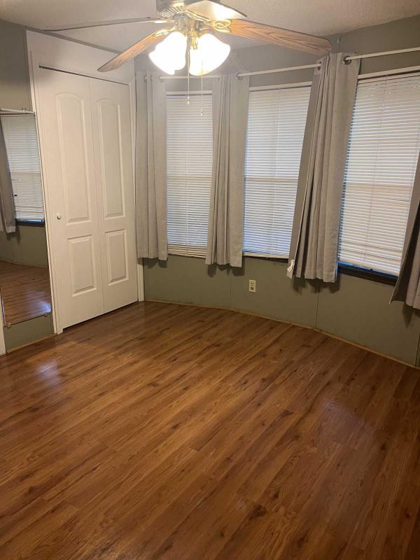 1988 Oakwood Mobile Home