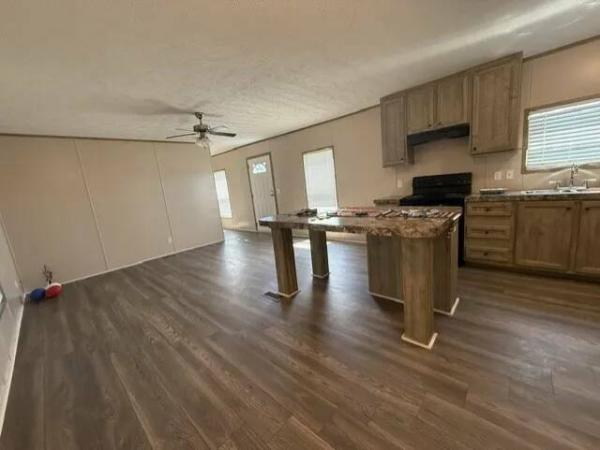 2019 35VAR16663SH19  Home