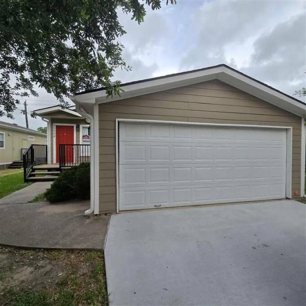 Photo 1 of 2 of home located at 15774 Clarke Springs Drive Houston, TX 77053