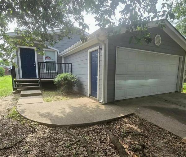 Photo 1 of 2 of home located at 15858 Clarke Springs Drive Houston, TX 77053
