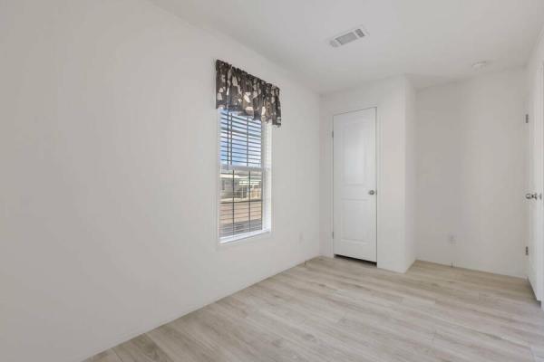 2023 RH2562E  Home