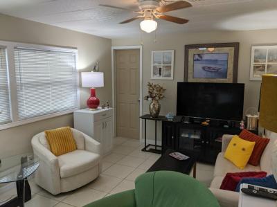 Photo 4 of 10 of home located at 570 57th Ave W Lot 184 Bradenton, FL 34207