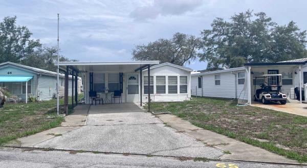 Photo 1 of 2 of home located at 13063 County Line Road, Lot 65 Spring Hill, FL 34609