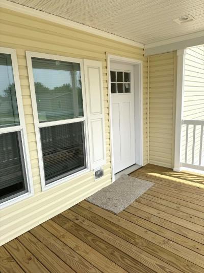 Photo 2 of 19 of home located at 26703 Shiawassee Lane Flat Rock, MI 48134