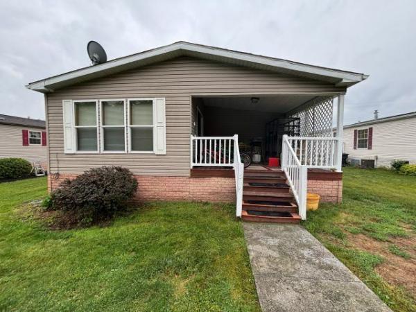 2006 Pine Grove Mobile Home
