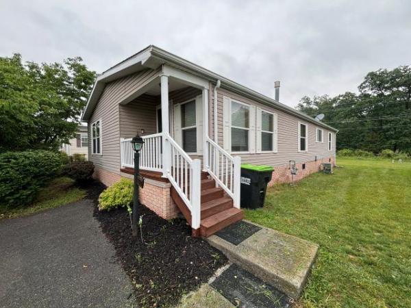 2006 Pine Grove Mobile Home
