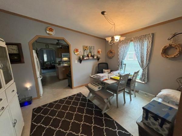 2006 Pine Grove Mobile Home