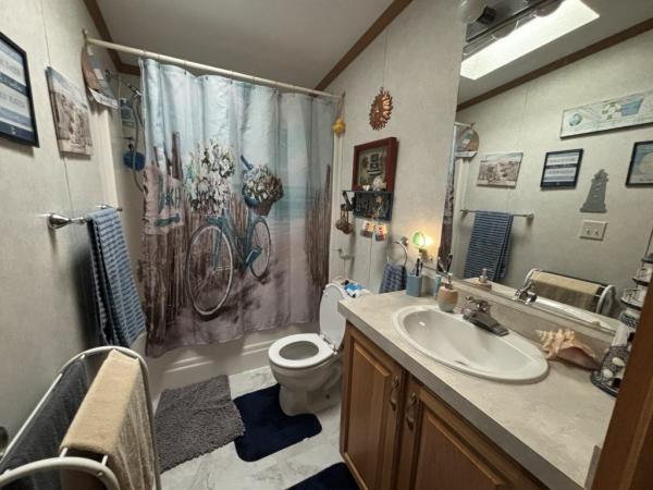 2006 Pine Grove Mobile Home