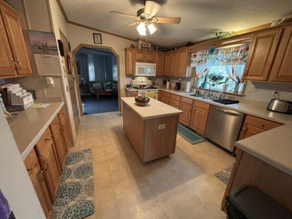 2006 Pine Grove Mobile Home