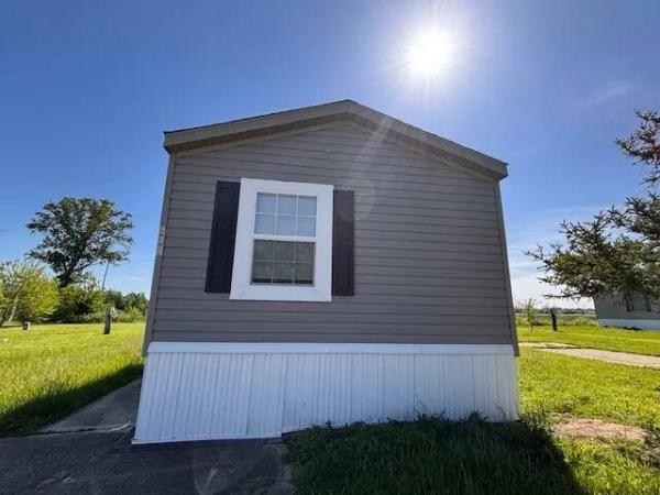 Photo 1 of 2 of home located at 2220 Dunkelburg Rd Lot#966 Fort Wayne, IN 46819