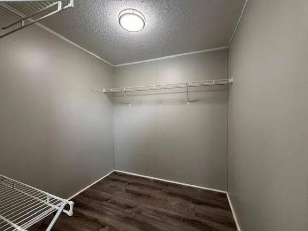 2018 LH168032LF  Home