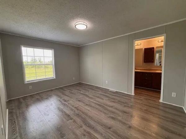 2018 LH168032LF  Home