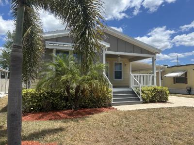 Photo 2 of 20 of home located at 8813 Lochmoor Road Tampa, FL 33635