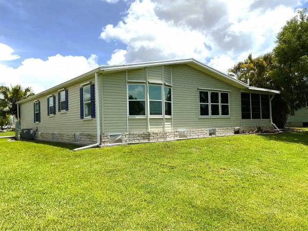 2004  Mobile Home For Sale