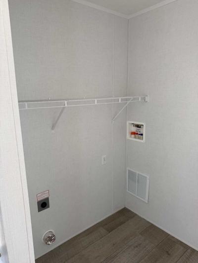 Photo 5 of 8 of home located at 2463 Illinois St Decatur, IL 62526