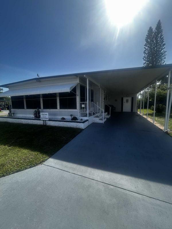 Photo 1 of 2 of home located at 620 57th Avenue West Lot C1 Bradenton, FL 34207