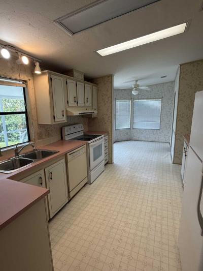 Photo 4 of 21 of home located at 701 Aqui Esta Dr #19 Punta Gorda, FL 33950