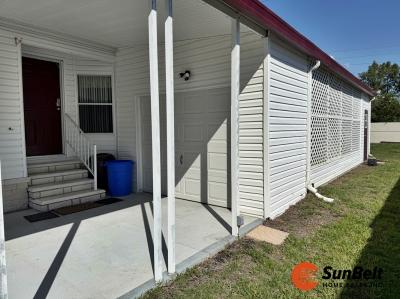 Photo 4 of 34 of home located at 7325 Harbor View Drive Leesburg, FL 34788
