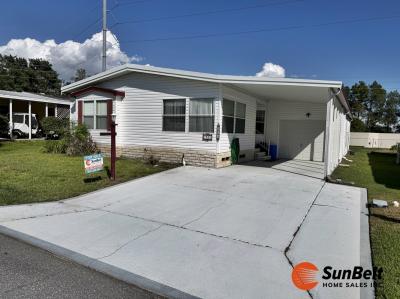 Photo 3 of 34 of home located at 7325 Harbor View Drive Leesburg, FL 34788