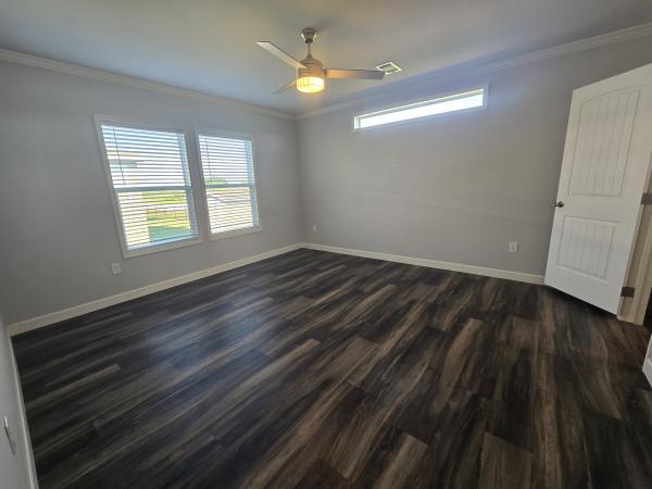 2022 Oak Creek Homes GUD-556J-42 Mobile Home