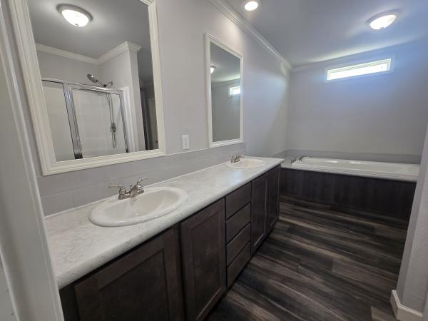 2022 Oak Creek Homes GUD-556J-42 Mobile Home