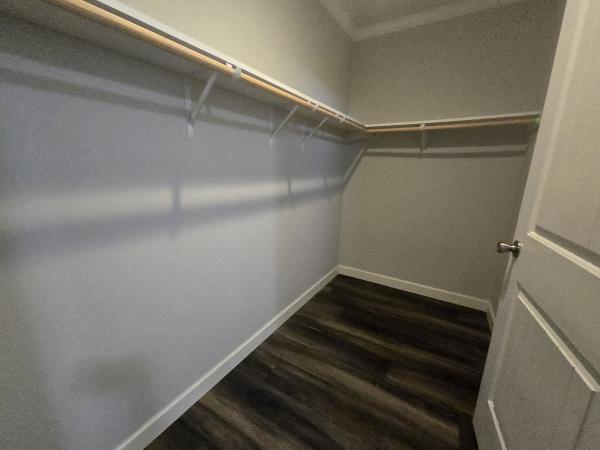 2022 Oak Creek Homes GUD-556J-42 Mobile Home