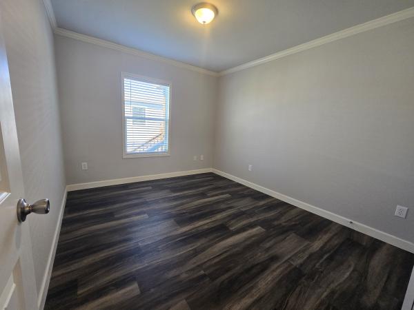 2022 Oak Creek Homes GUD-556J-42 Mobile Home