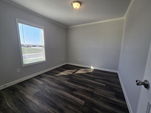 2022 Oak Creek Homes GUD-556J-42 Mobile Home