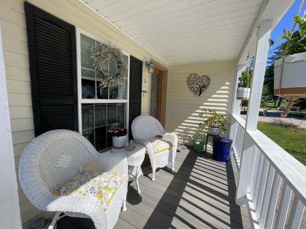 2002 Burlington 24x40 Mobile Home