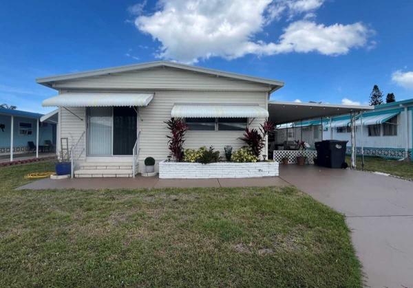 Photo 1 of 2 of home located at 6320 Tahitian Drive, Lot 091 Bradenton, FL 34207