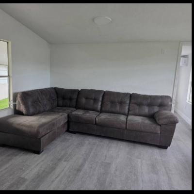 Photo 2 of 8 of home located at 2910 Hibiscus Run Lane Ruskin, FL 33570
