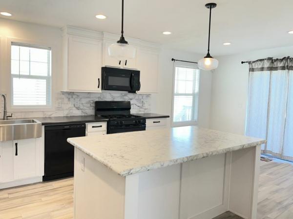 2023 Clayton - Middlebury Center St 5228-MS014 Mobile Home