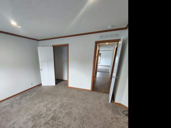 2021 Skyline 32 FX 2218 P  Home