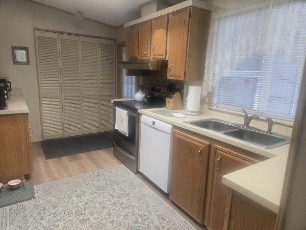 1988 DELO Manufactured Home