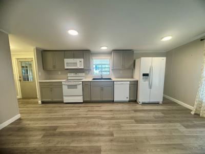 Photo 5 of 8 of home located at 2425 Harden Blvd, Lot 232 Lakeland, FL 33803