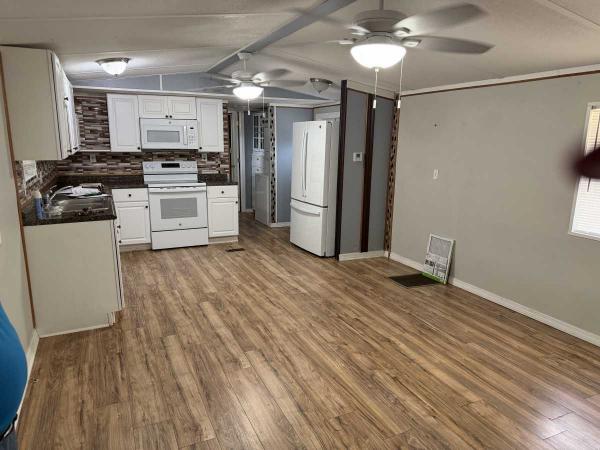 Photo 1 of 2 of home located at 11940 N Us Hwy 301 Lot 75B Thonotosassa, FL 33592