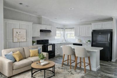Photo 3 of 4 of home located at 7400 46th Ave. N Lot #321 Saint Petersburg, FL 33709