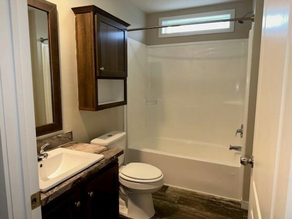 2020 Clayton 81FSN28523C Mobile Home