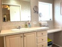 2006 Homes of Merit T14126 Mobile Home