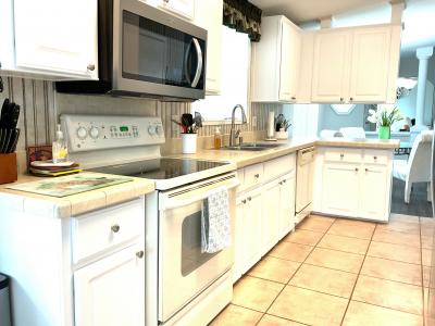 Photo 3 of 18 of home located at 843 Blue Dolphin Ave Davenport, FL 33897